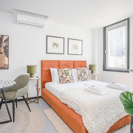 Liiiving In - Design Apartment