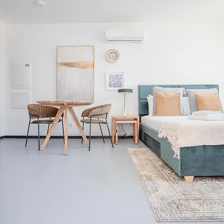 Liiiving In - Design Apartment *