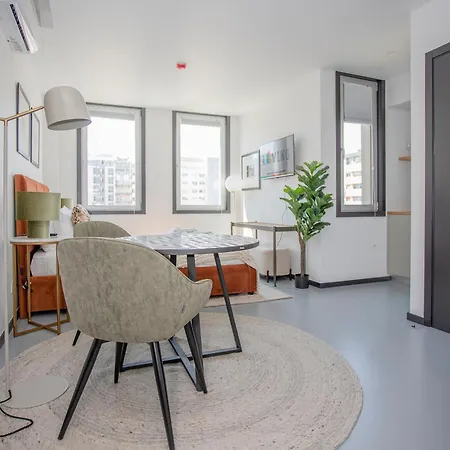 Liiiving In - Design Apartment