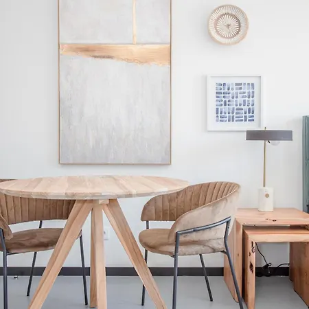 Liiiving In - Design Apartment