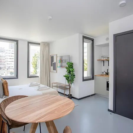 Liiiving In - Design Apartment *