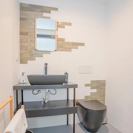 Liiiving In - Design Apartment
