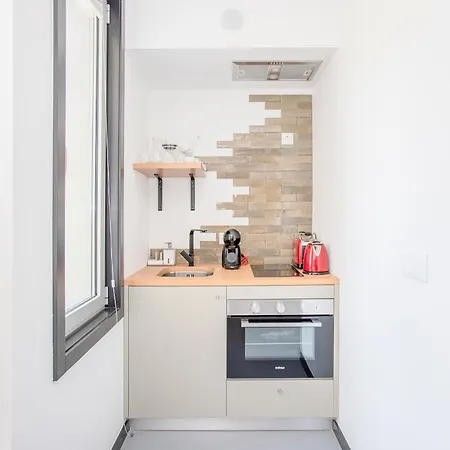 Liiiving In - Design Apartment *