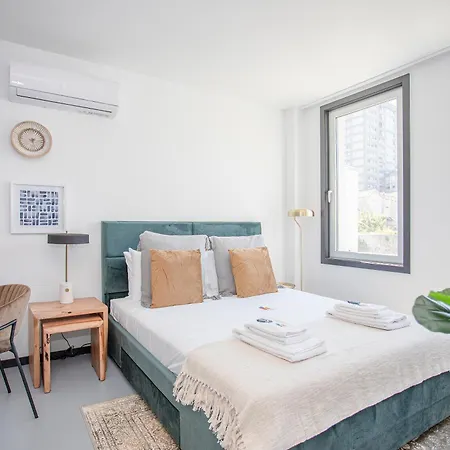 Liiiving In - Design Apartment
