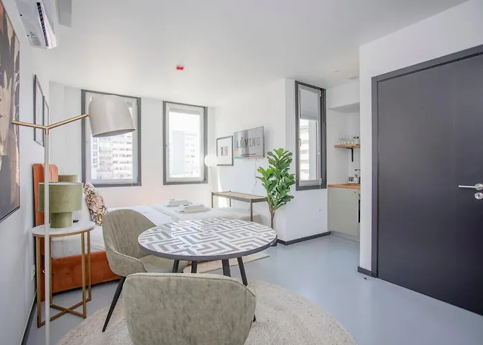 Liiiving In - Design Daire